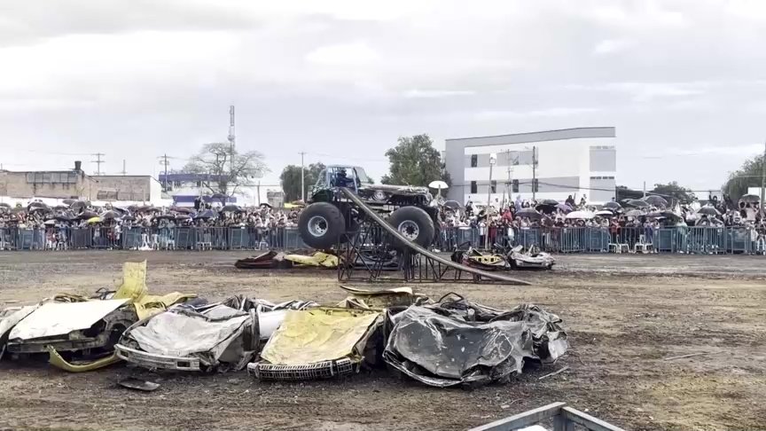 حادث شاحنة عملاقة يقتل شخصين في كولومبيا