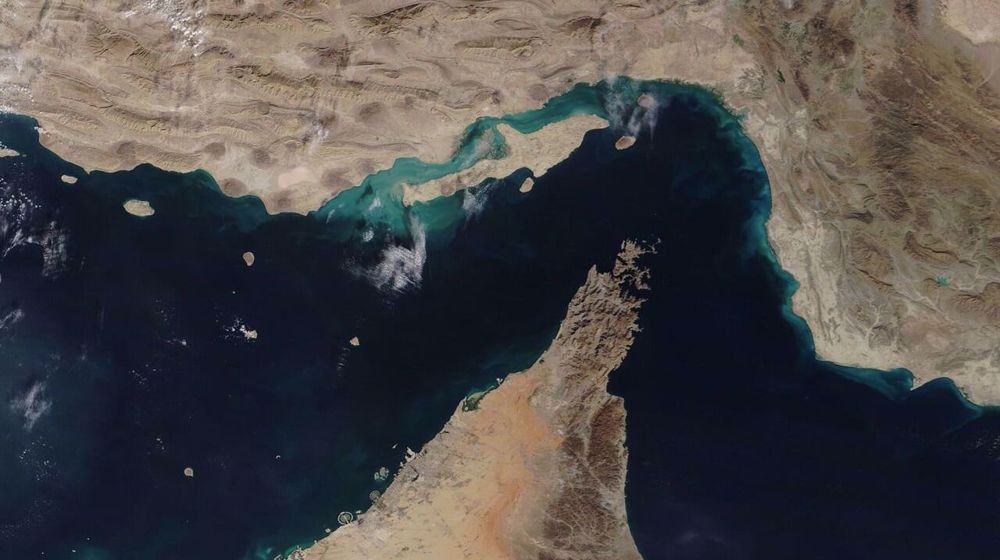 إيران تضع قواعد جديدة لعبور مضيق هرمز