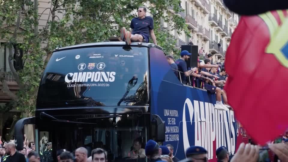برشلونة يحتفل بلقب الدوري الإسباني