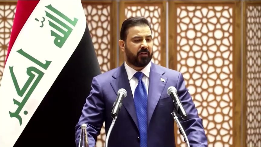 رئيس وزراء العراق يؤدي اليمين بحكومة جزئية