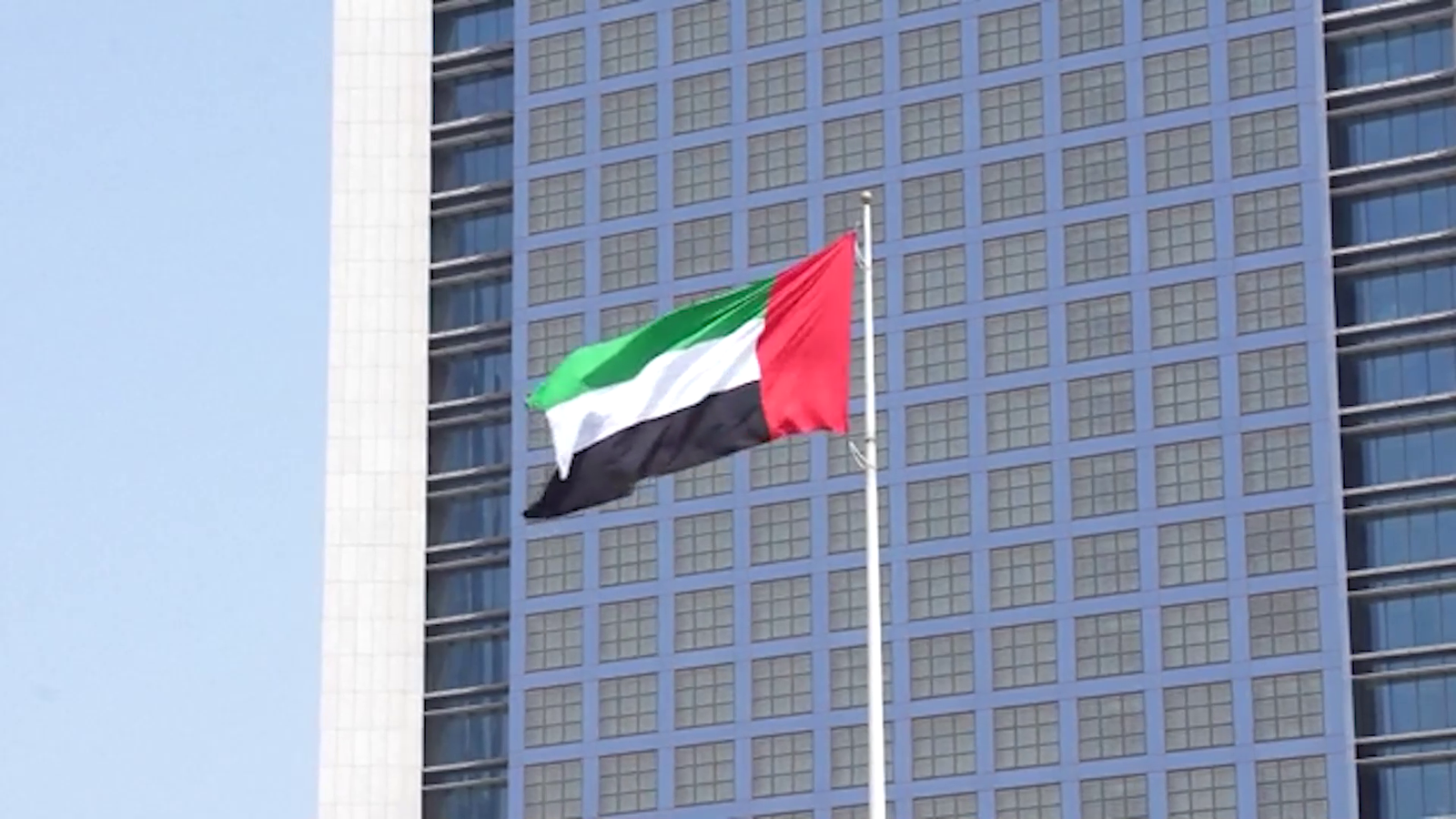 الإمارات تعلق التجارة مع إيران بعد سُقوط صاروخين إيرانيين ونفي طهران