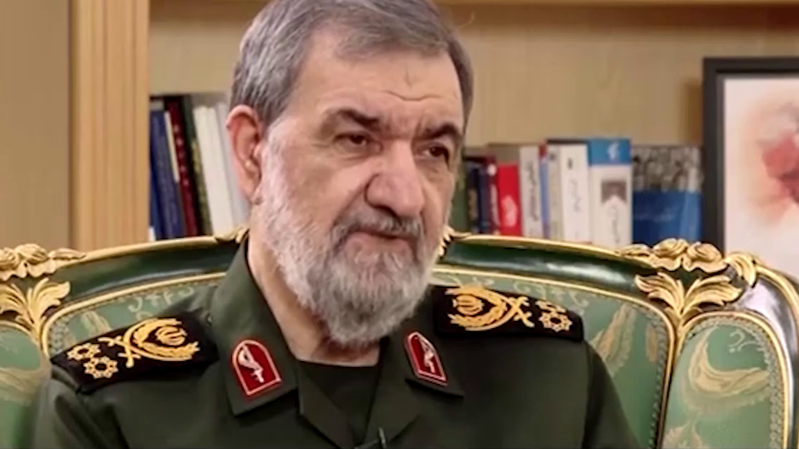 إيران تهدد بوقف صادرات النفط