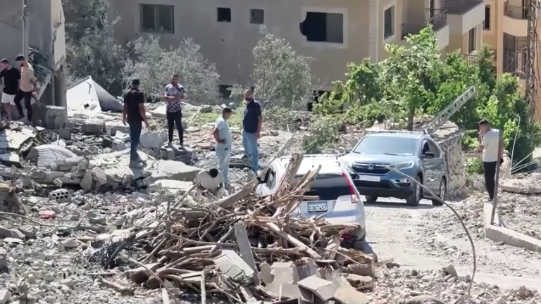 غارة إسرائيلية تدمر جنوب لبنان