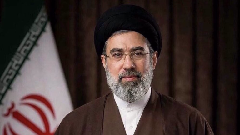 مجتبى خامنئي يدعو إلى وحدة المسلمين في مواجهة الأعداء