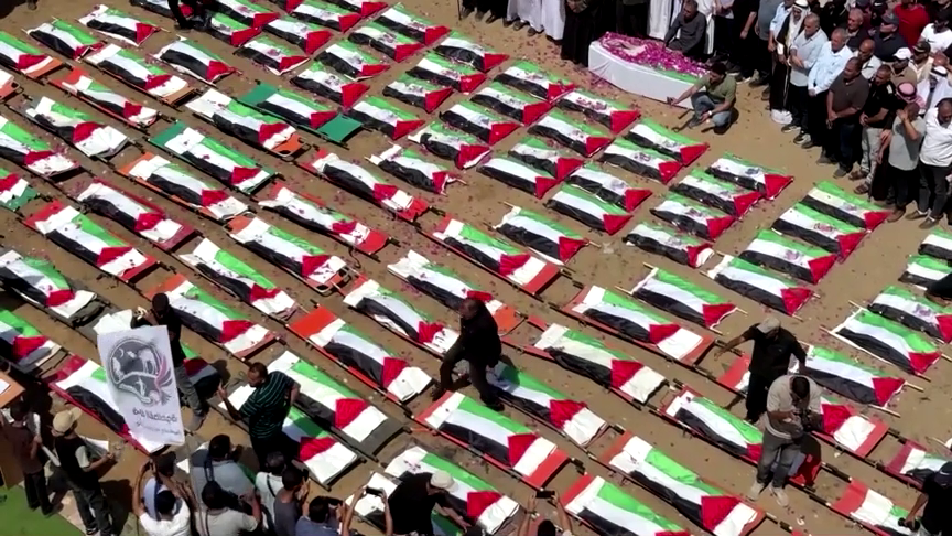 غزة تدفن ١١٢ من عائلة واحدة بعد هجوم عام ٢٠٢٣