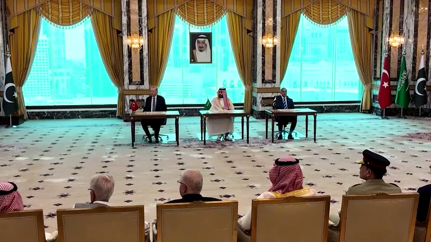 ثلاث دول تتعهد بالدفاع المشترك