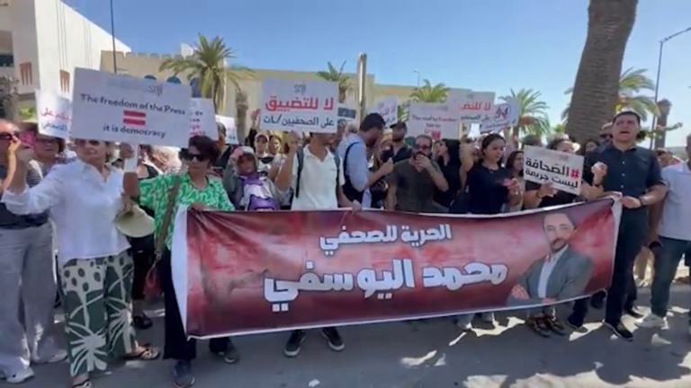 احتجاز صحفي تونسي بارز بتهم مالية