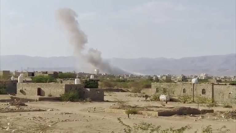 الحوثيون في اليمن يضربون منشآت نفطية سعودية