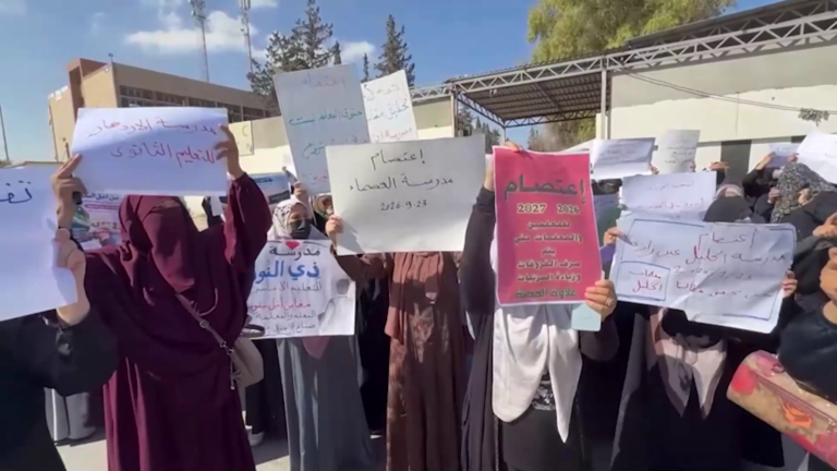 إضراب المعلمين في ليبيا يؤجل العام الدراسي
